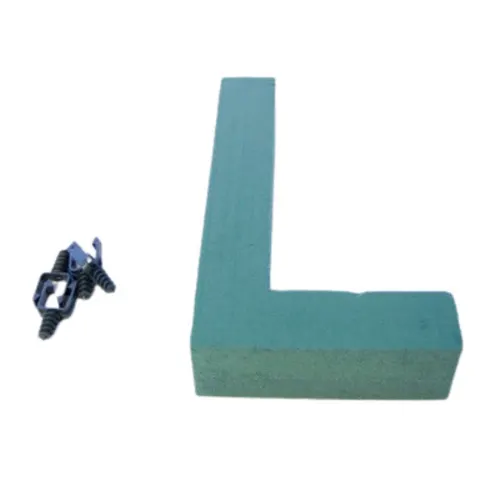 Floristická hmota Oasis písmeno L zelená 31 cm